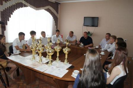 Глава района встретился с воспитанниками и преподавателями военно-патриотических клубов